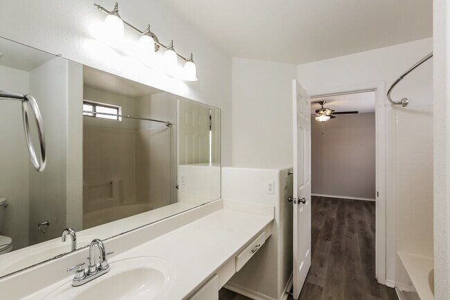 Building Photo - 12814 W Crocus Dr