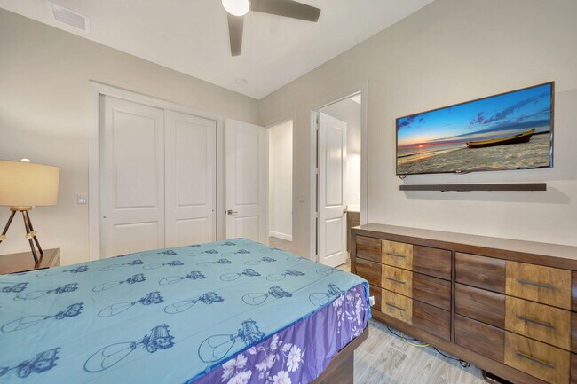 Building Photo - 8720 E Baypoint Cir