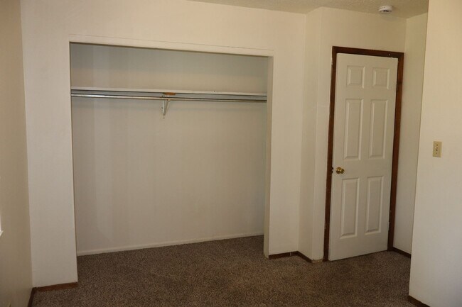 Building Photo - Beautiful Split-Level 6BR Home with Attach...