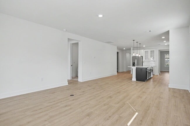 Building Photo - 3084 Claredon St