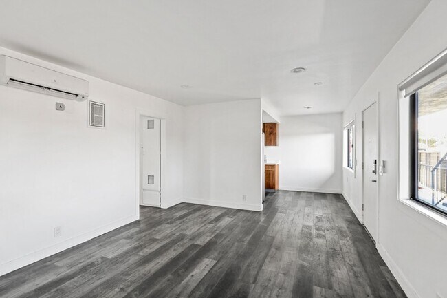 Building Photo - 215 N Fickett St
