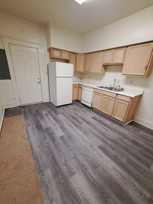 Building Photo - 1321 Chesapeake Ave