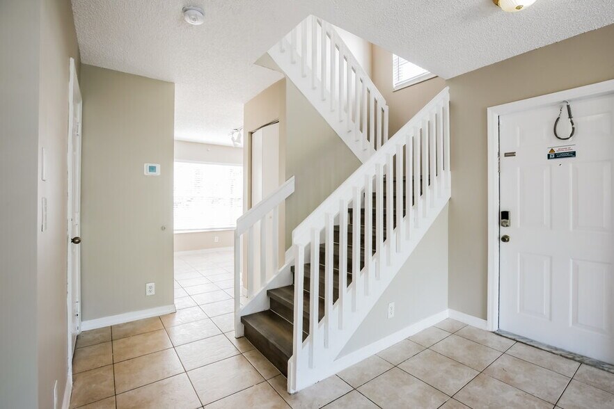 Building Photo - 3372 Orinoco Ln