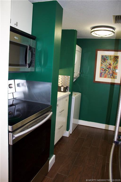 Building Photo - 3792 NE Ocean Blvd