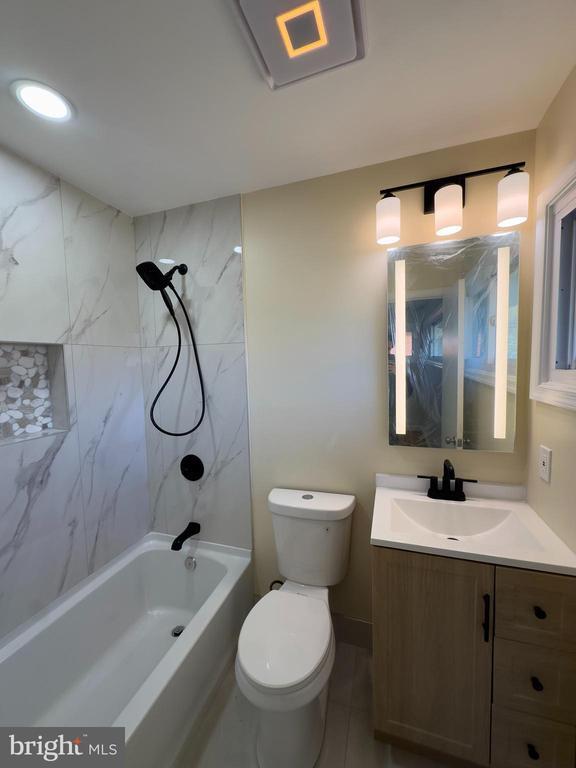 Building Photo - 4305 Elmwood Rd