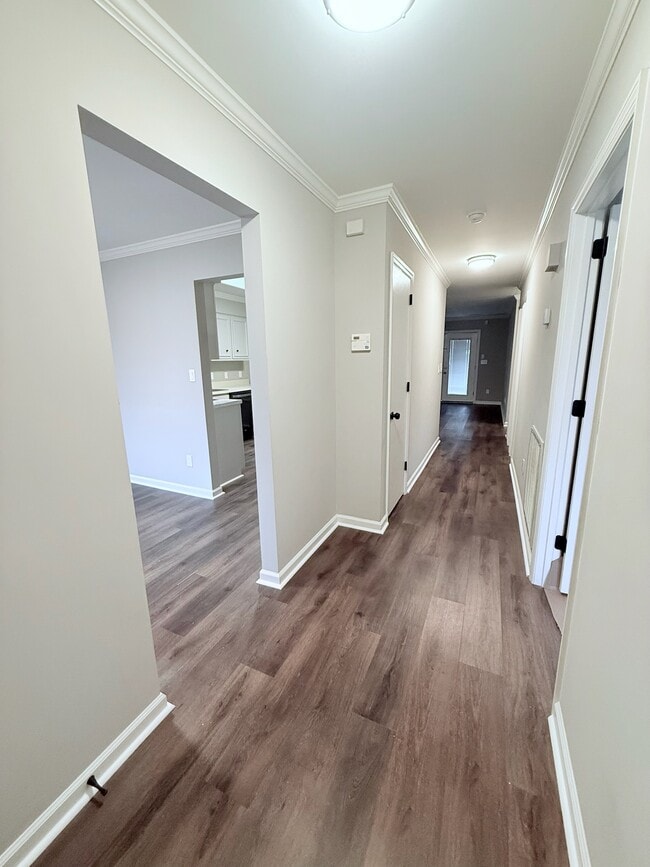 Building Photo - 1306 Leaside Ln