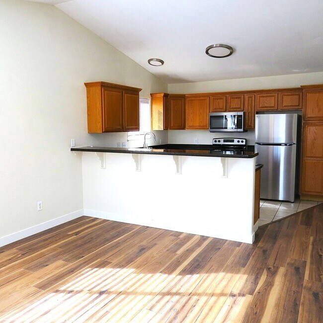 Building Photo - FREE RENT UNTIL THE END OF THE MONTH!!!