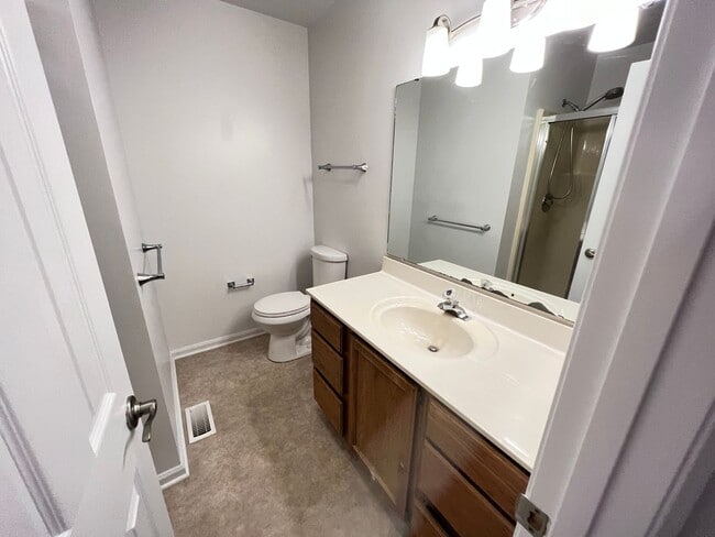 Building Photo - Branchlands Condo