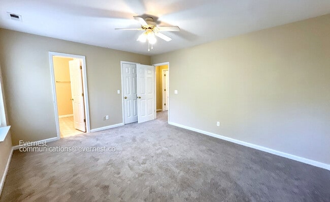 Building Photo - 181 Fox Crest Dr SW