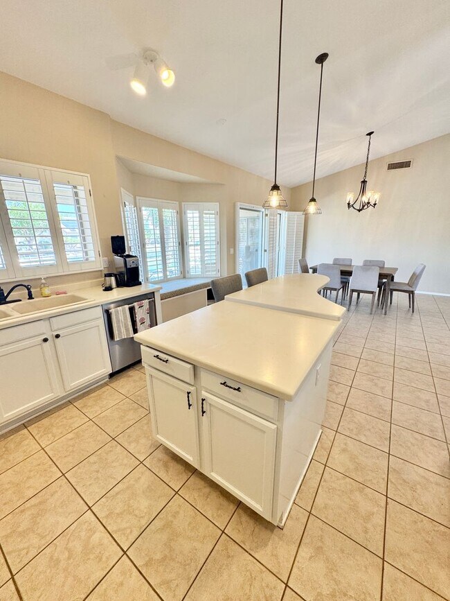 Building Photo - 3-6 Month Rental, Amazing Water Front Property With Private Pool!