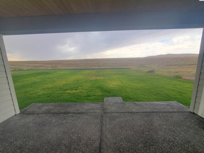Building Photo - Brand New South Orchard Subdivision Rental