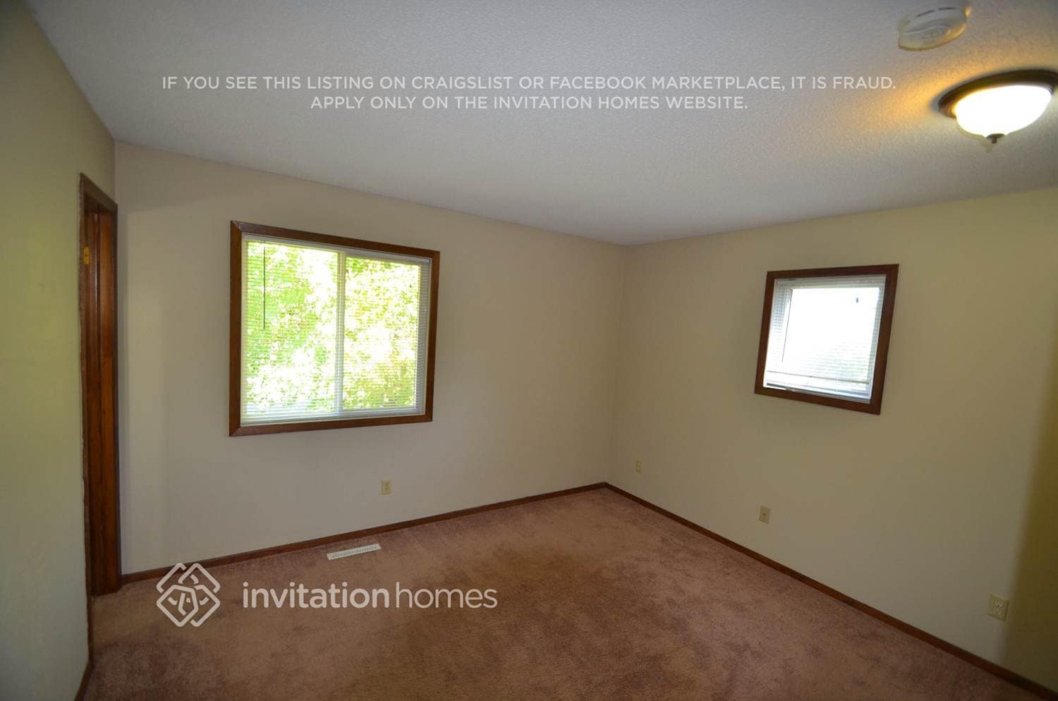 Building Photo - 2601 E 121st St