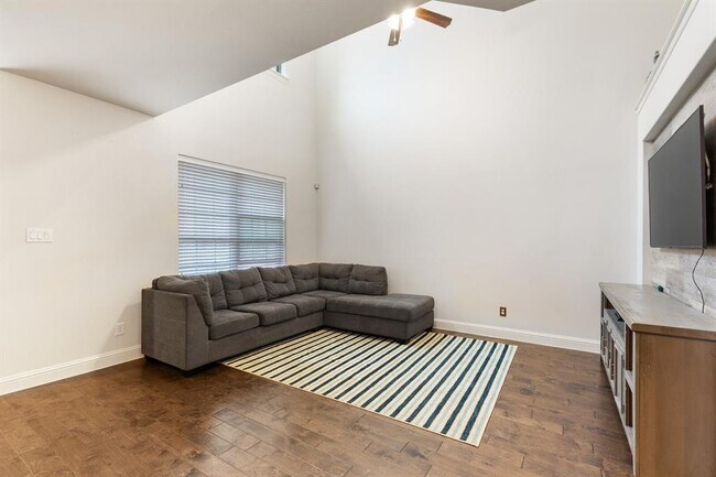 Building Photo - 4646 Rhett Ln