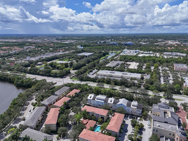 Building Photo - 143 Greenwich Cir