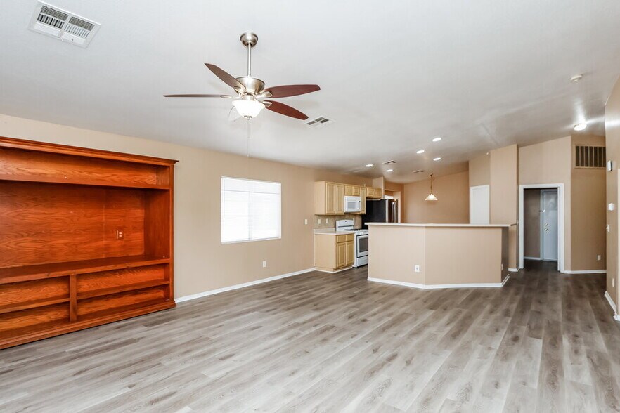 Building Photo - 1002 Emerald Stone Ave