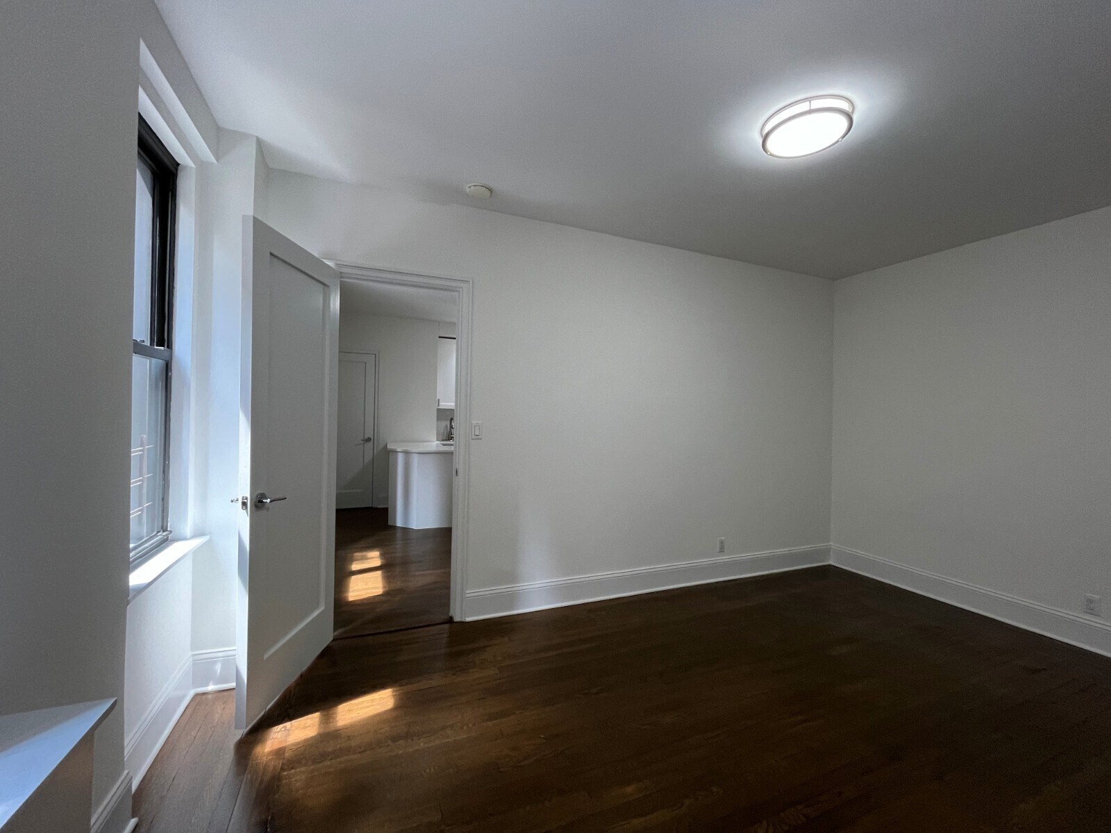 Building Photo - 140 E 46th St