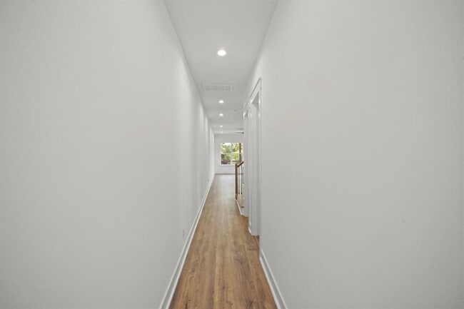 Building Photo - 4914 Lavender St