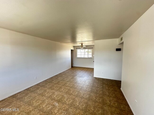 Building Photo - 5719 Bainbridge Ave