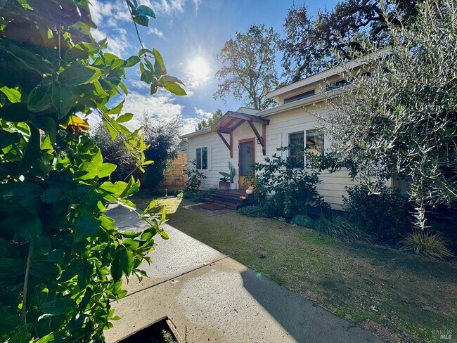 Building Photo - 1813 Fair Way