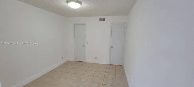 Building Photo - 2900 S University Dr