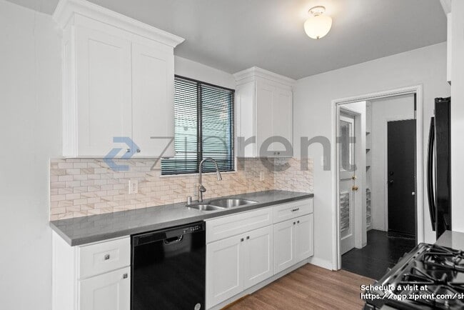 Building Photo - 903 61st St