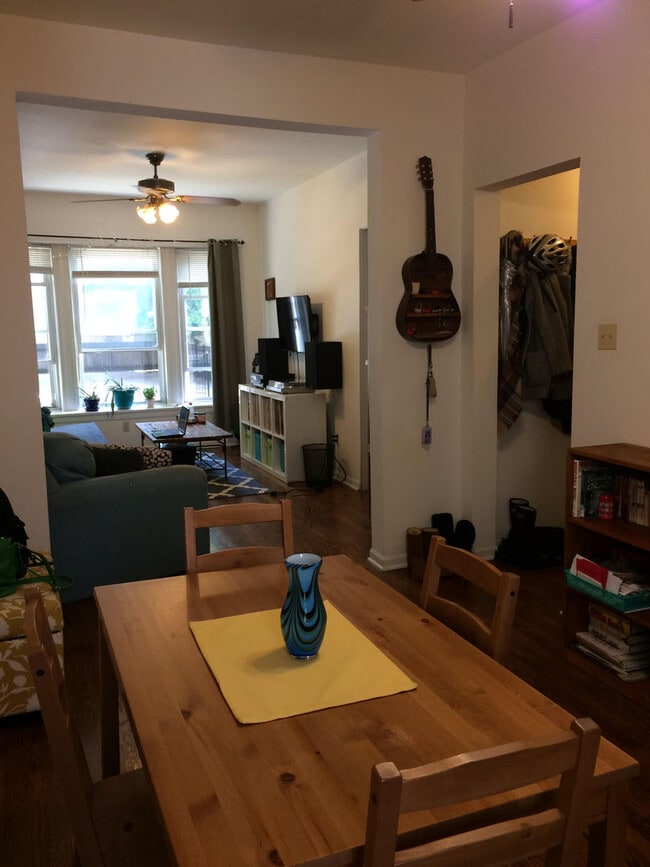 Building Photo - Beautiful 1 Bed Apartment in North Center/ Ravenswood Area Available September 1st