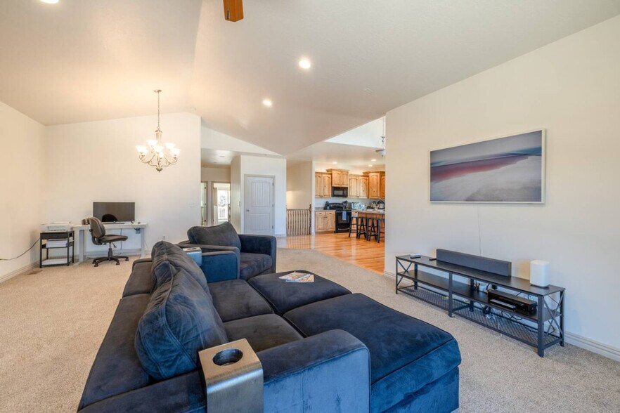 Building Photo - 210 Edgewood Cir