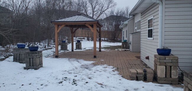 Building Photo - 3 bd, 2 ba house in SW Katy Lake Estates subdivision, fenced, w/d included, corner lot