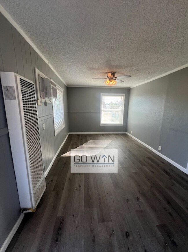 Building Photo - 1836 E Harvard St