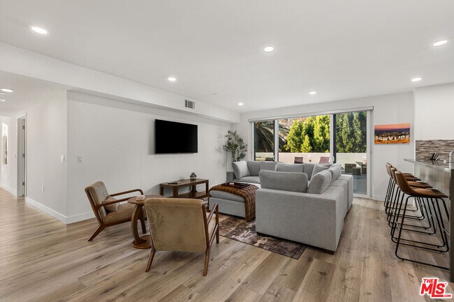 Building Photo - 4806 Sylmar Ave