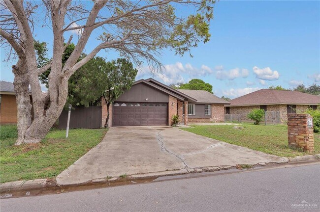 Building Photo - 23 E Helmer St