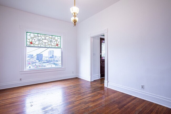 Building Photo - 1940-1946-1946 SW Market St Dr