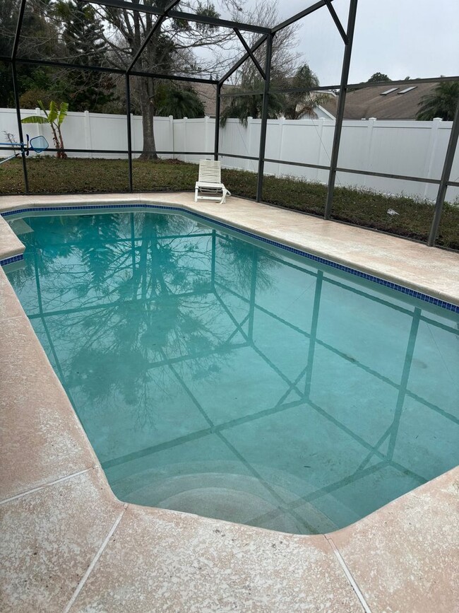 Building Photo - Awesome Floorplan with Pool in Southchase 4/2