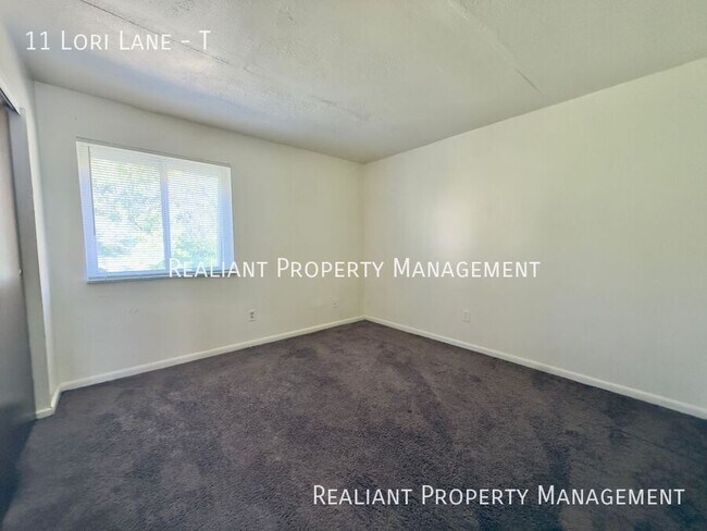 Building Photo - 11 Lori Ln