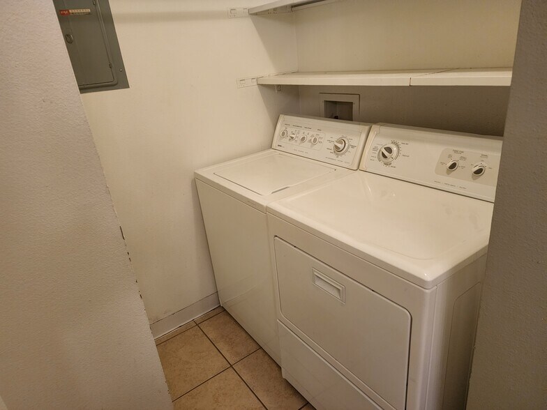 Building Photo - 18163 E Kentucky Ave