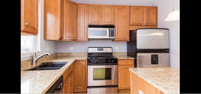 Building Photo - 3224 N Kilbourn Ave