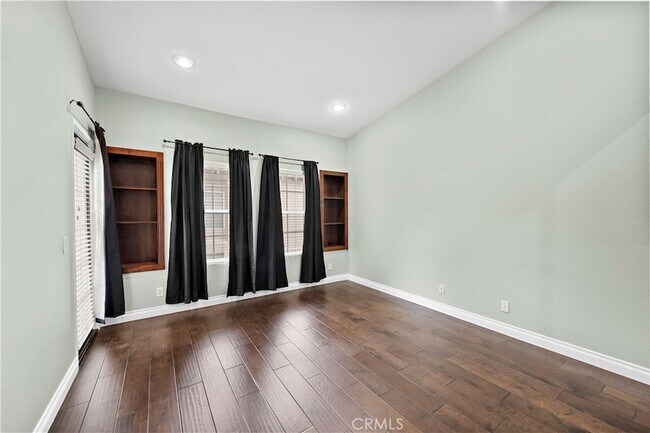 Building Photo - 57 Vía Ermitas