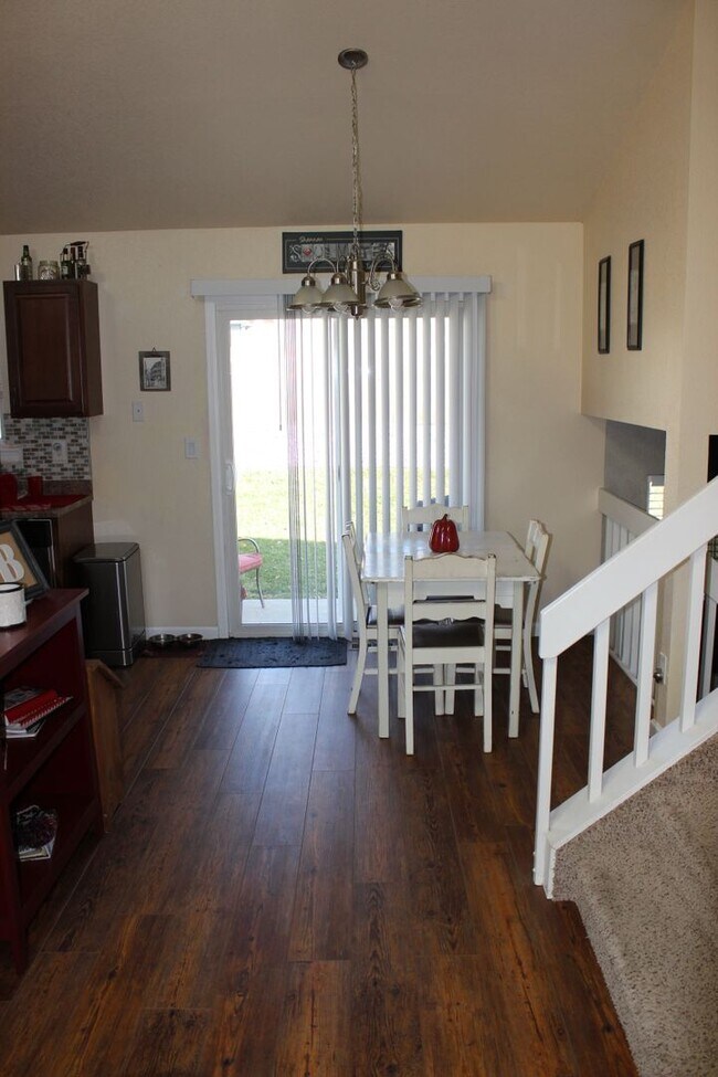 Building Photo - 3 BEDROOM HOME IN WIDEFIELD!!