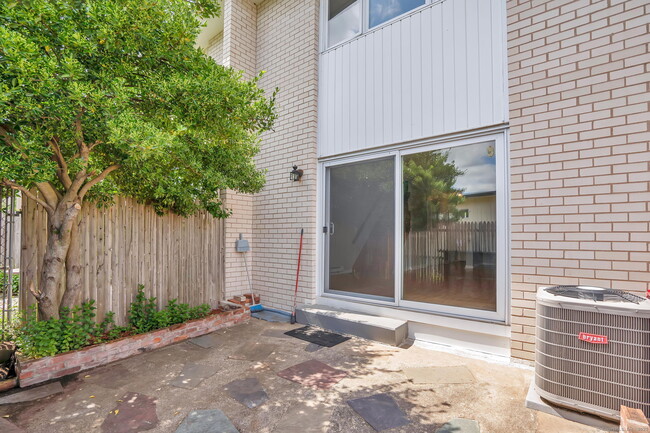 Building Photo - 714 Newhall St