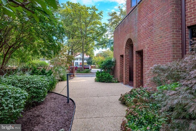 Building Photo - 100 Severn Ave