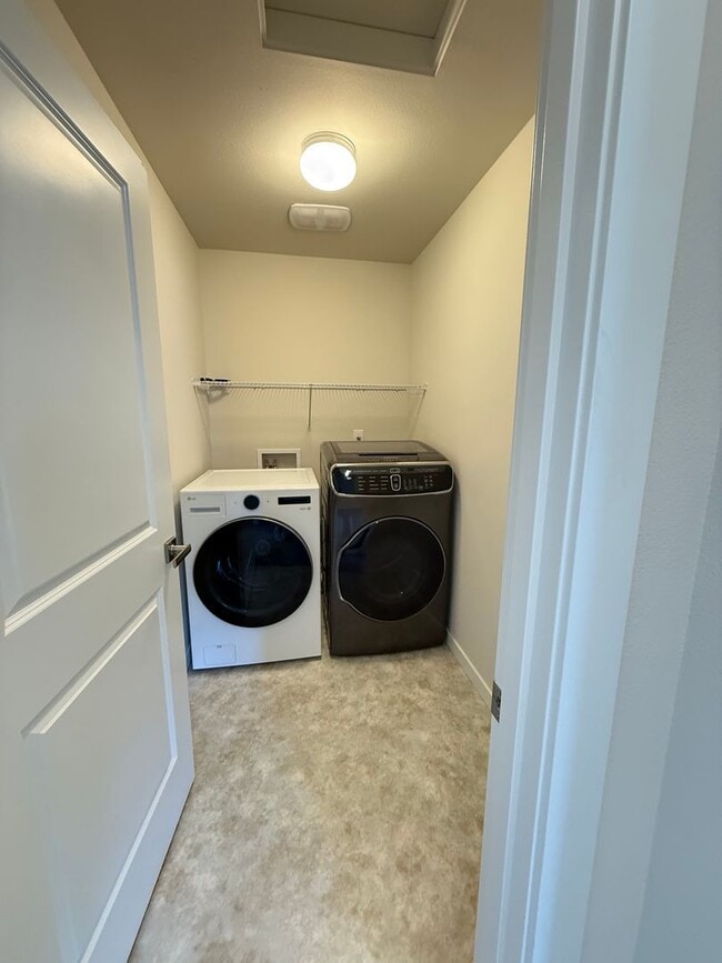 Building Photo - Spacious 3BR Home in Arcadia Terrace