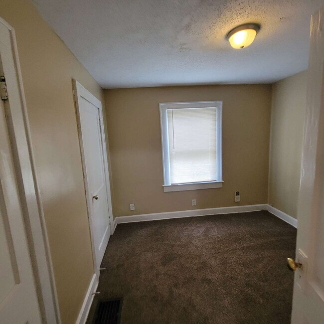 Building Photo - Eastside 3 Bedroom Home
