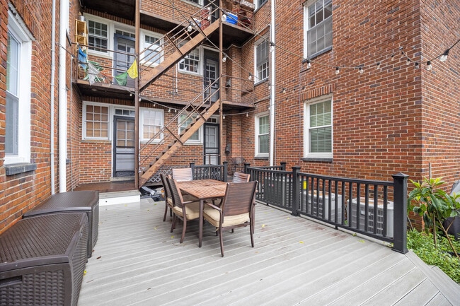 Building Photo - 821 Brandon Ave