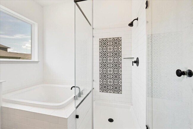 Building Photo - 133 Monterey Oak Trl