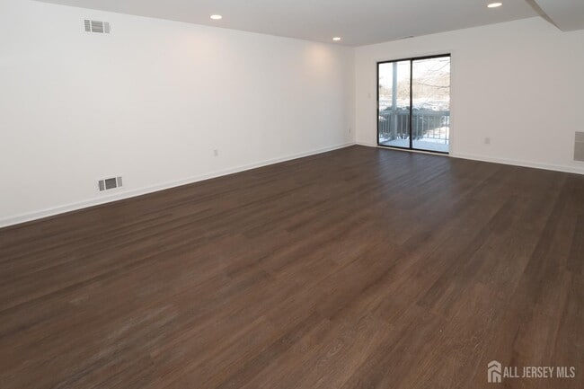 Building Photo - 801 Woodbridge Commons Way