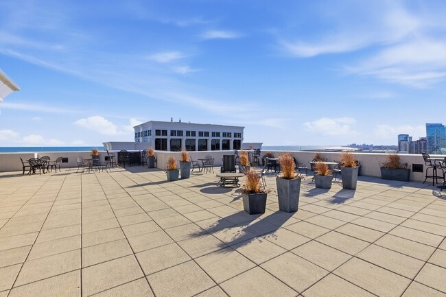 Building Photo - 1322 S Prairie Ave