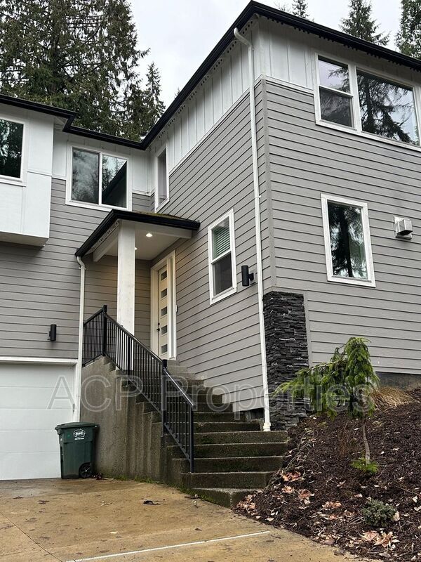 Building Photo - 8 Clematis Ln