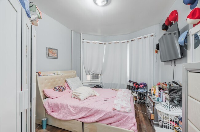 Building Photo - 164 Highland Ave