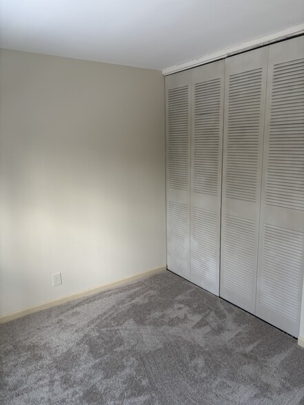 Guest Bedroom Closet - 2527 Hydraulic Rd