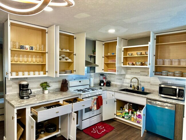 Building Photo - 4927 W Southern Ave